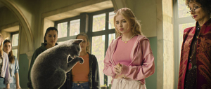 Emilia Pieske (Mitte, vorne), Christina Große (rechts) in "Die Schule der magischen Tiere 3" (2024)