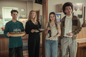 Juri Winkler, Nadja Uhl, Momo Beier, Leon Ndiaye (v.l.n.r.) in "Alter weißer Mann" (2024)