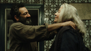 Georges Khabbaz, Hanna Schygulla (v.l.n.r.) in "Yunan" (2025)